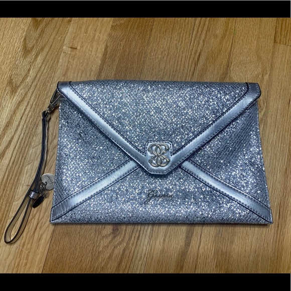 Guess Silver Clutch RARE! - Picture 4 of 5